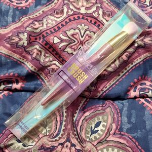 Limited Edition Sam & Nic Real Techniques Brush